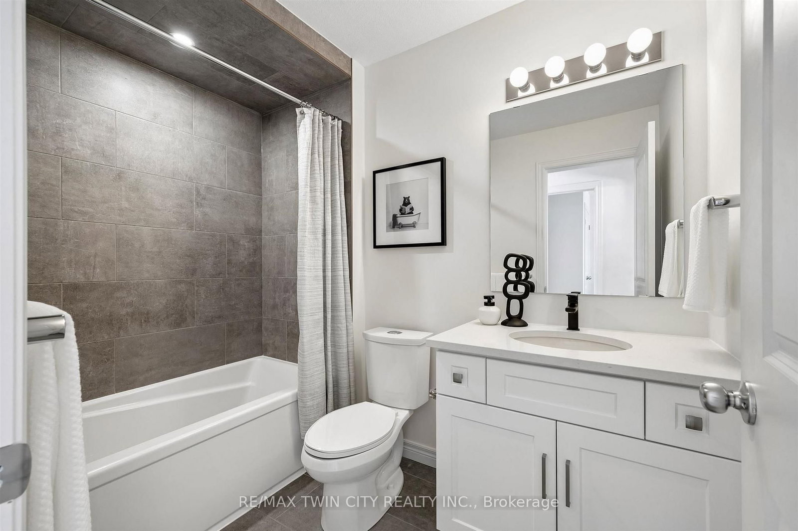 14 Sora Lane • Guelph, ON photo 18