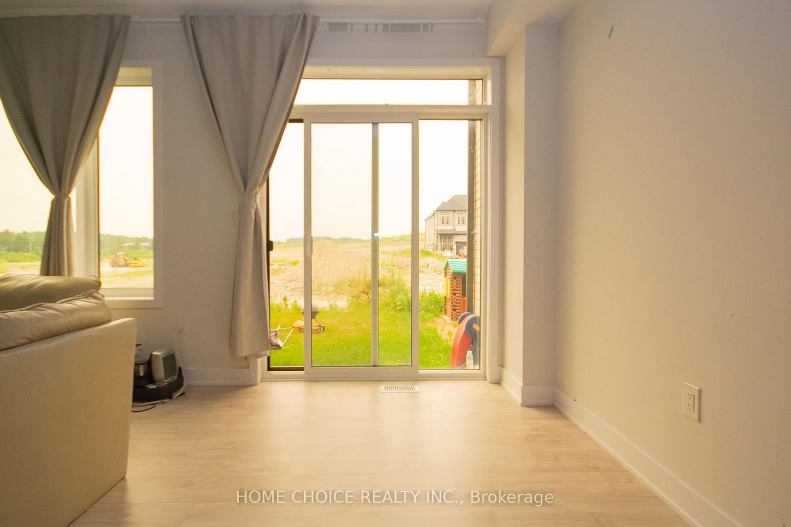 639 Pollock Grove E • Peterborough, ON photo 7