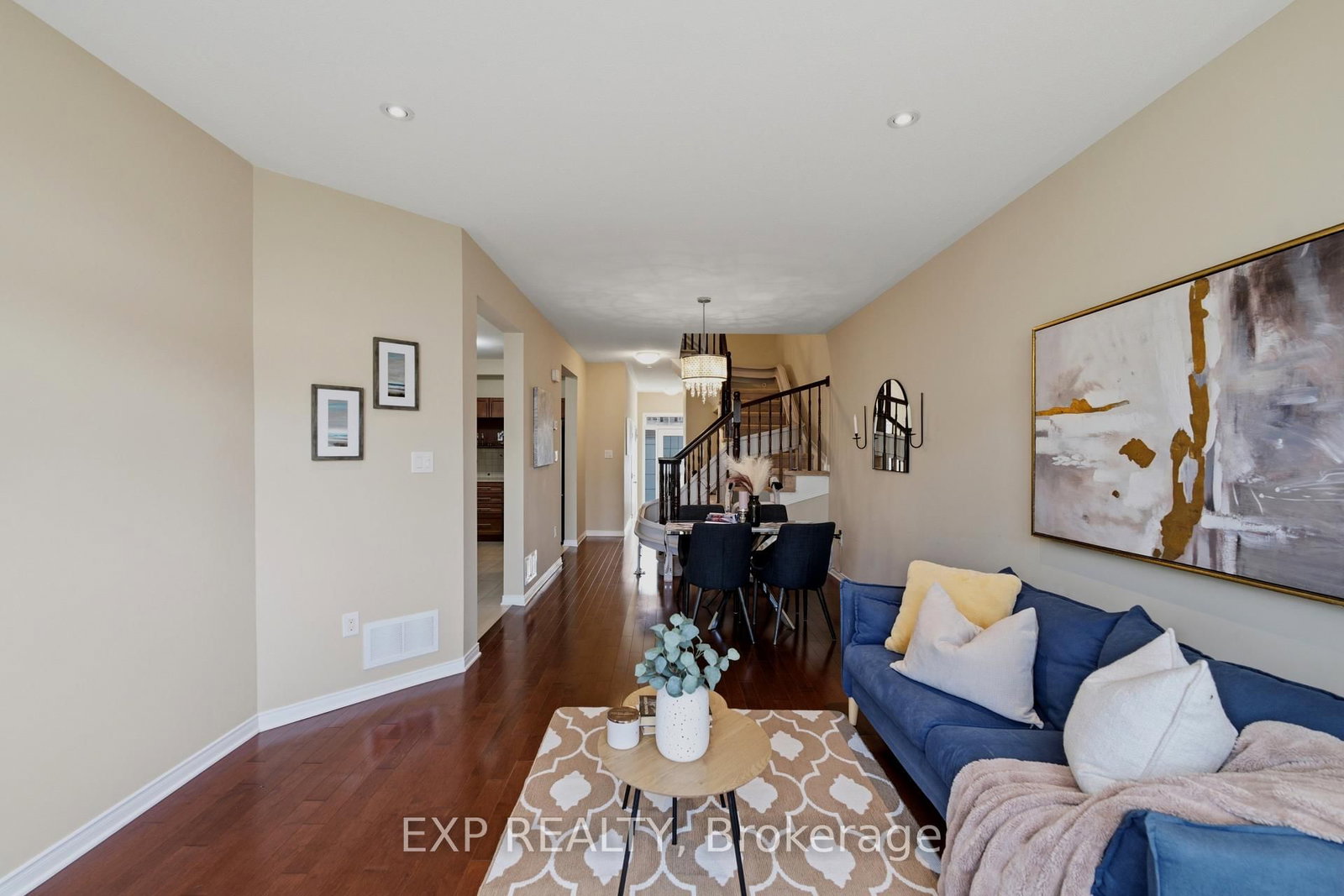 118 Laramie Crescent • Ottawa, ON photo 8
