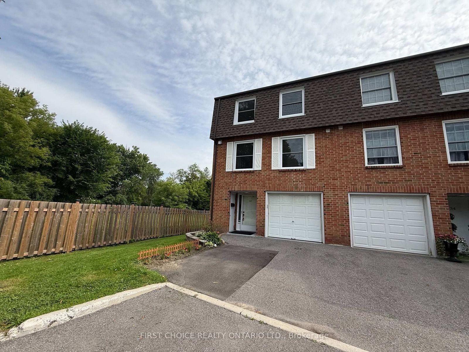 32 Appleby Private N • Ottawa, ON photo 1
