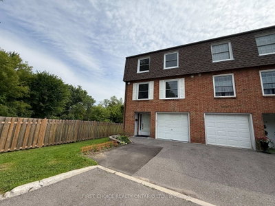 Townhouse for sale at 32 Appleby Private, Ottawa, Ontario, K2C 3P4 - Carleton Heights - MLS: X13653532