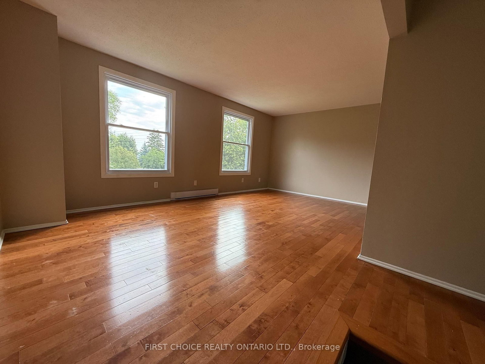32 Appleby Private N • Ottawa, ON photo 11