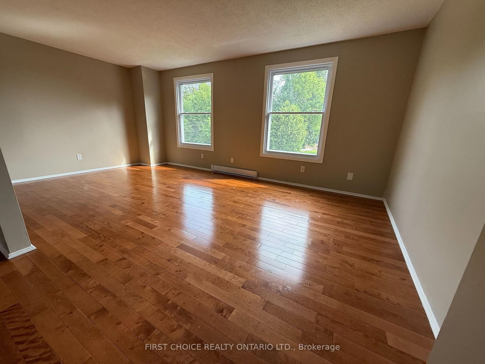 32 Appleby Private N • Ottawa, ON photo 14