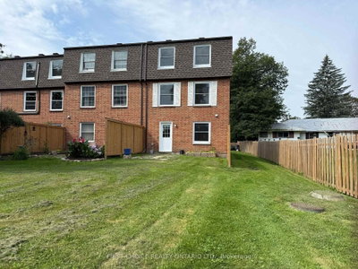 32 Appleby Private N • Ottawa, ON photo 2