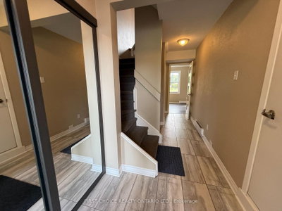 32 Appleby Private N • Ottawa, ON photo 3