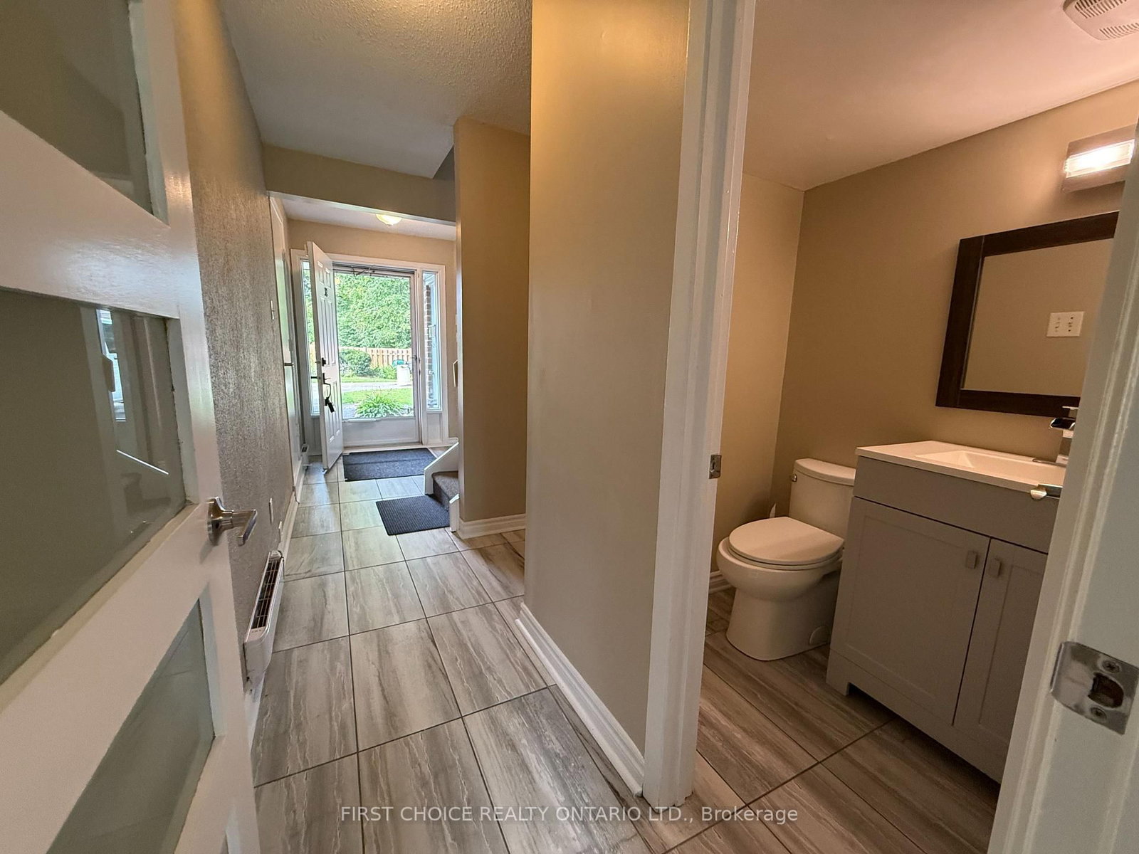 32 Appleby Private N • Ottawa, ON photo 5