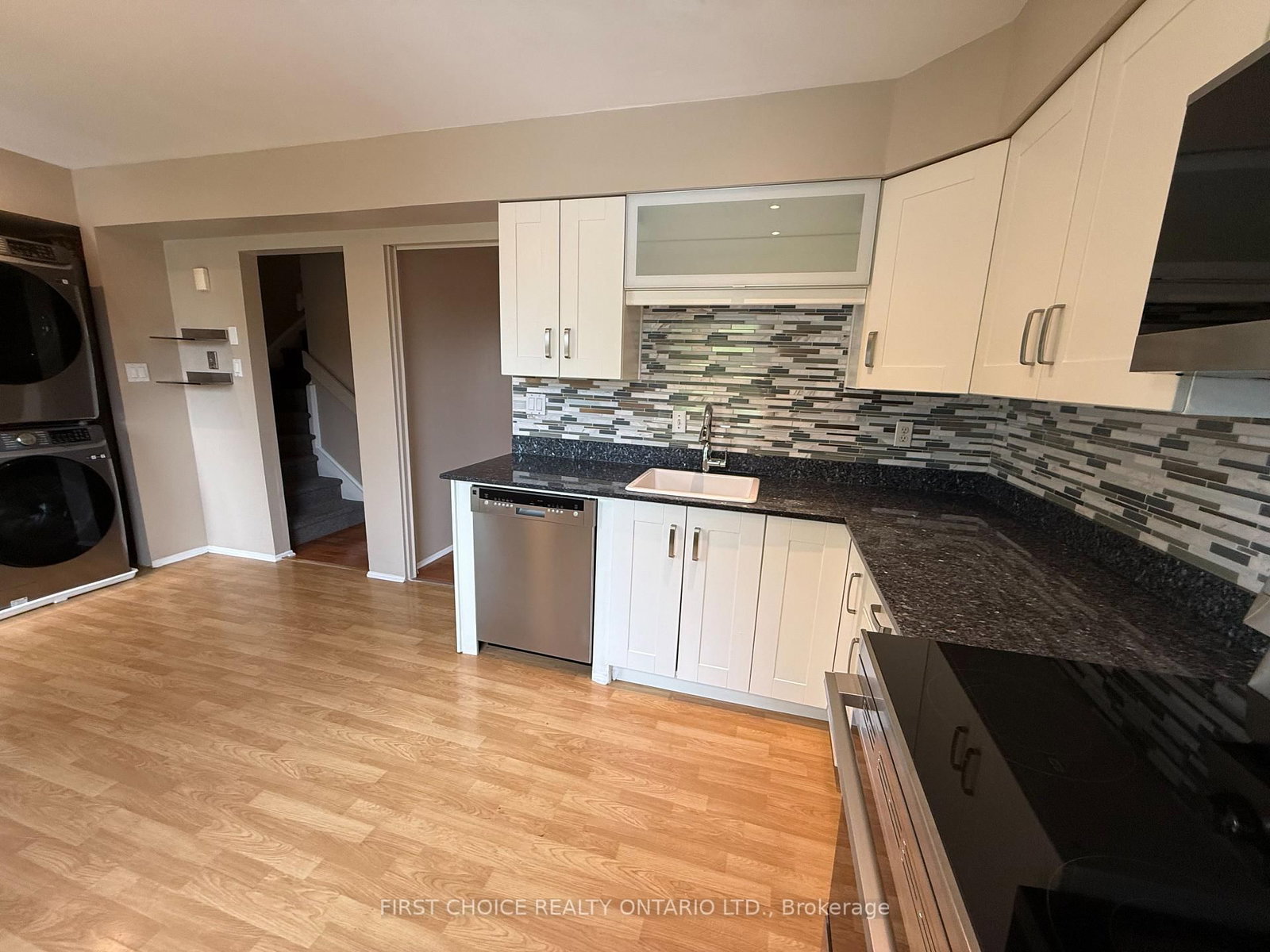 32 Appleby Private N • Ottawa, ON photo 9