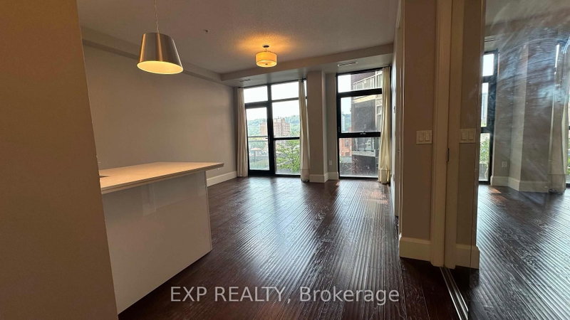 512 - 112 King Street E