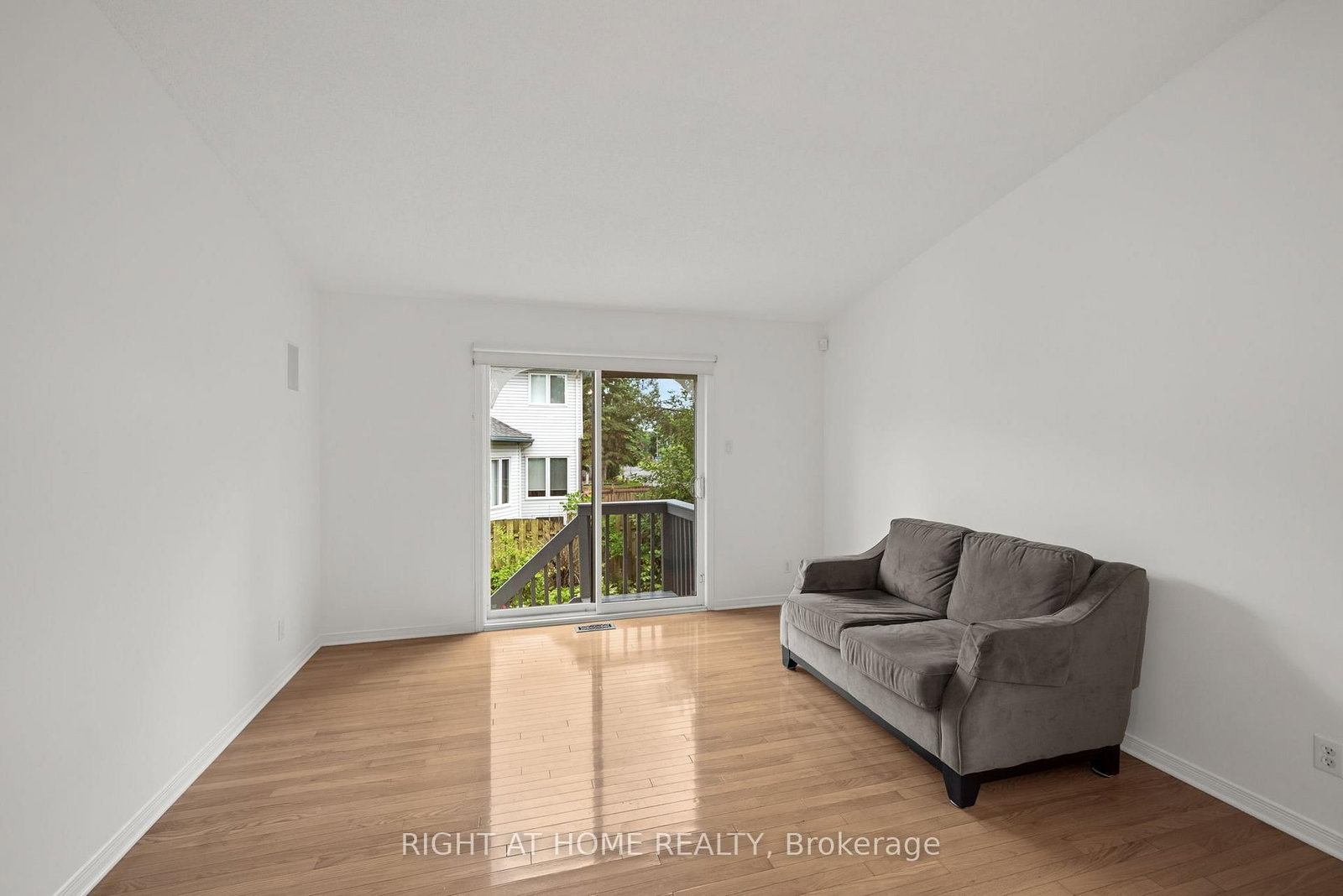 120 Grandpark Circle • Ottawa, ON photo 16