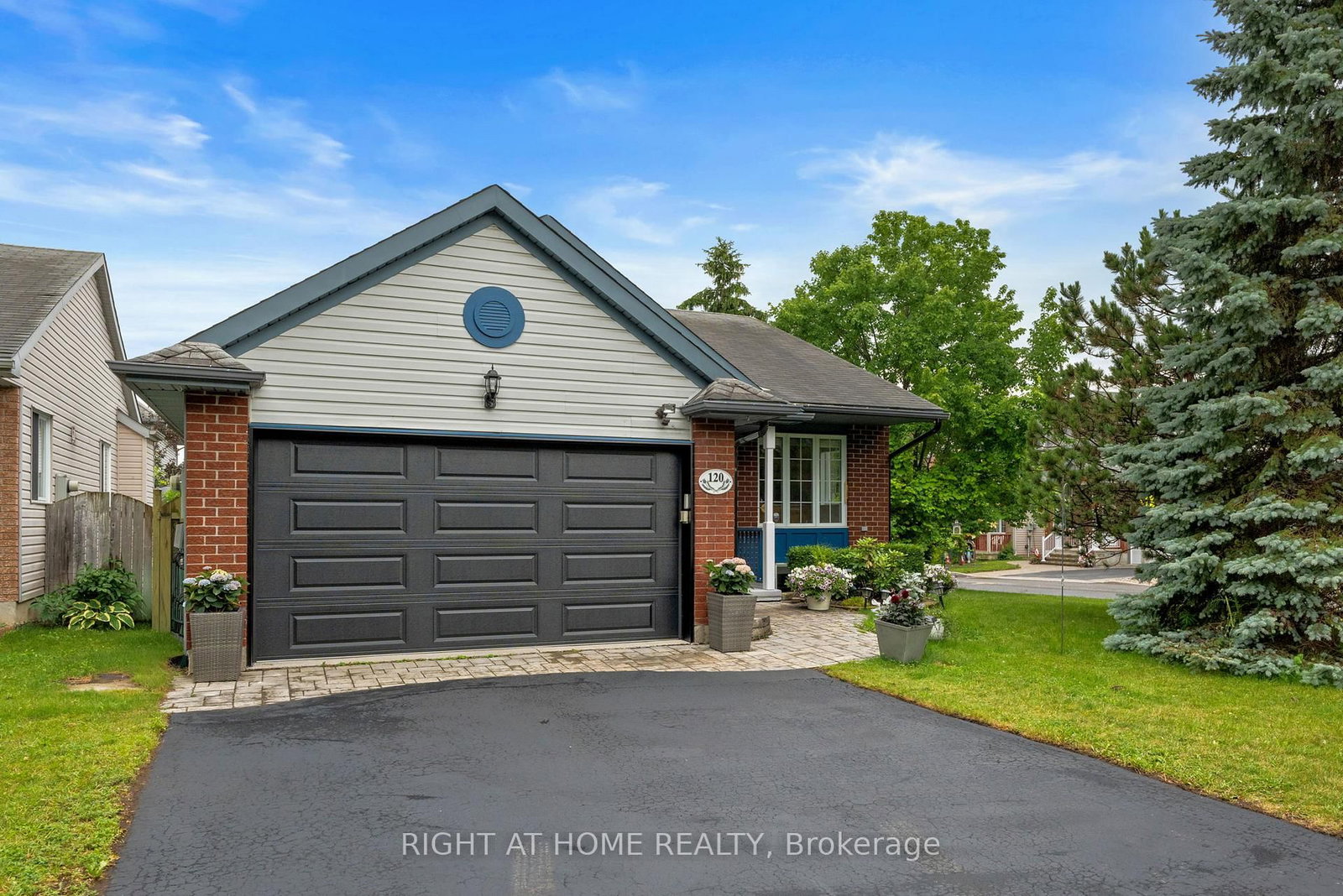 120 Grandpark Circle • Ottawa, ON photo 2