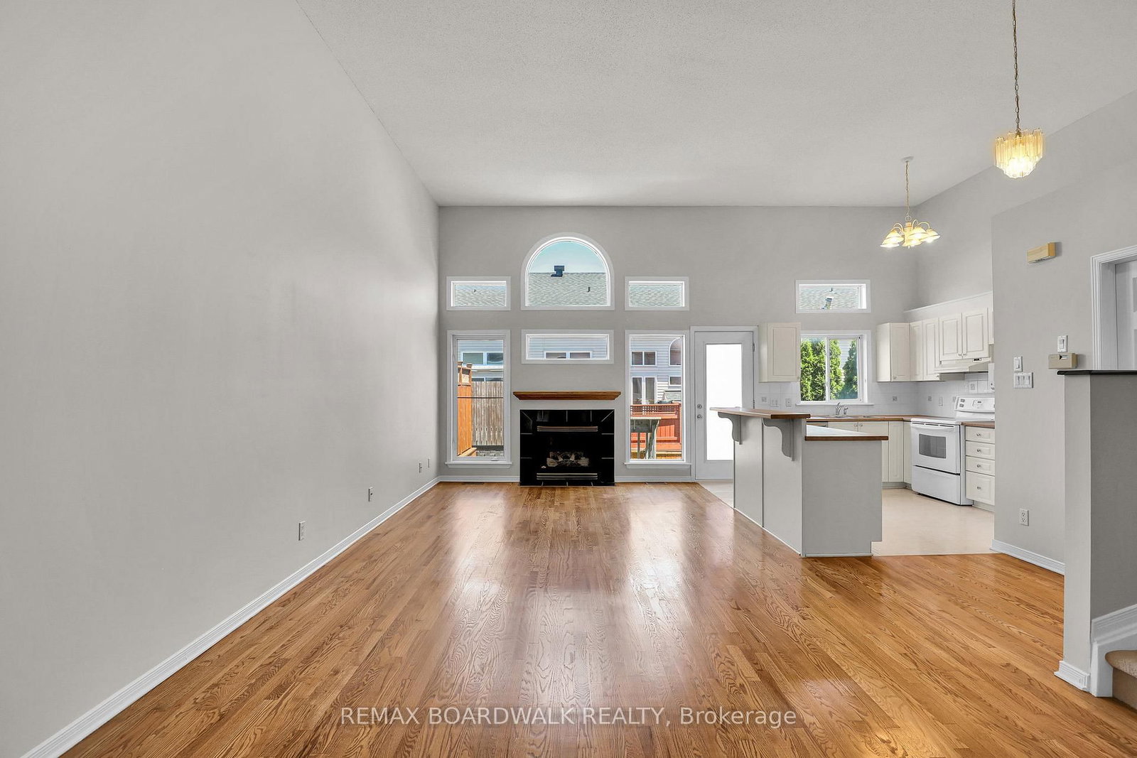 5 Maple Park Private • Ottawa, ON photo 10