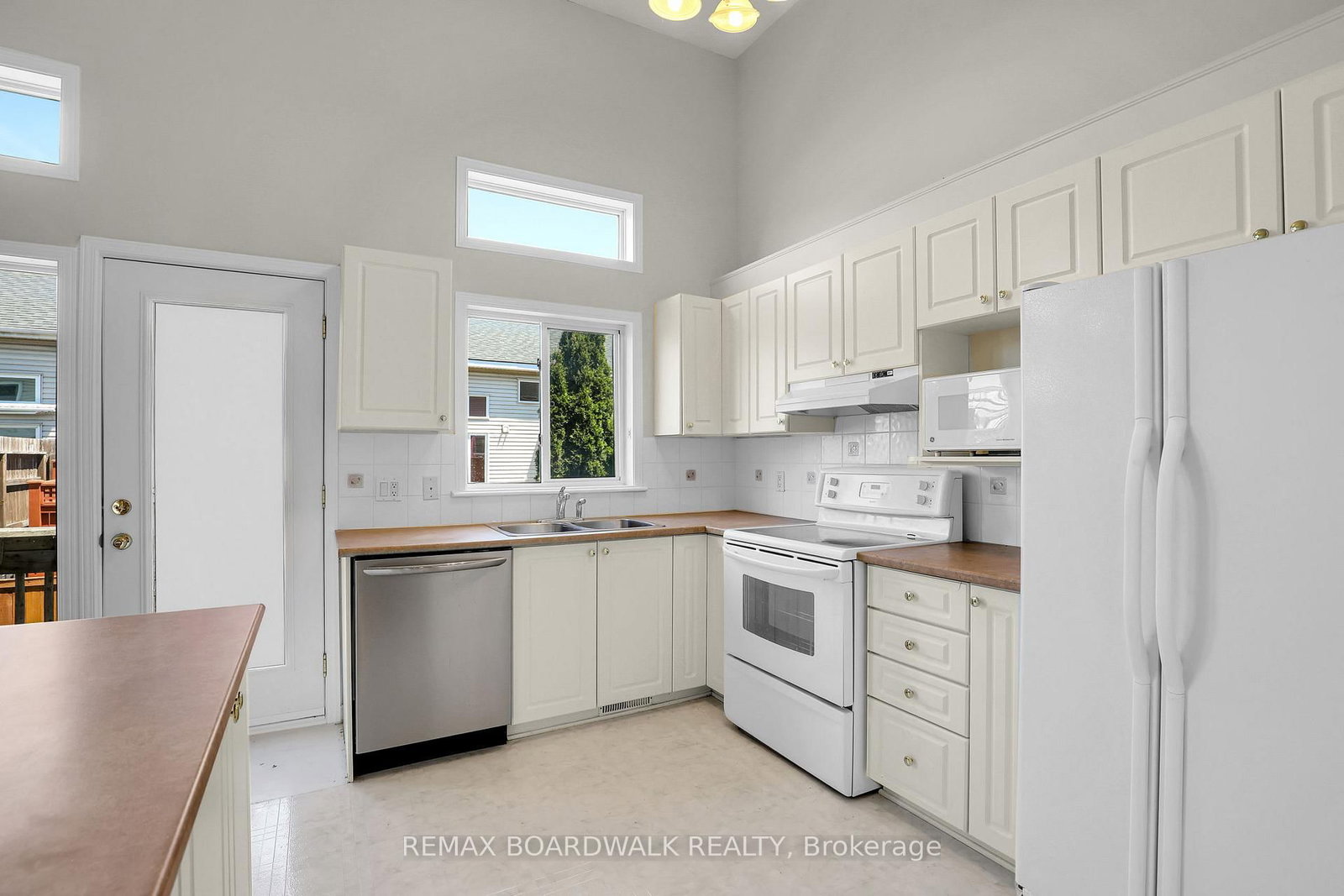 5 Maple Park Private • Ottawa, ON photo 16