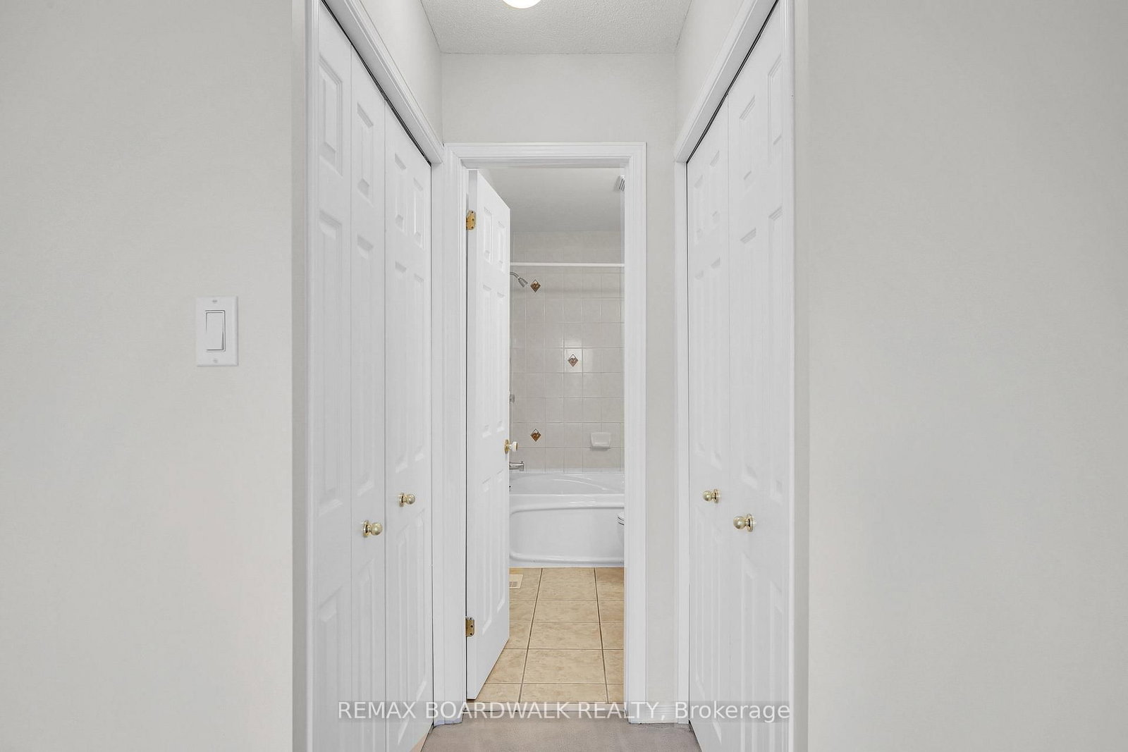 5 Maple Park Private • Ottawa, ON photo 22