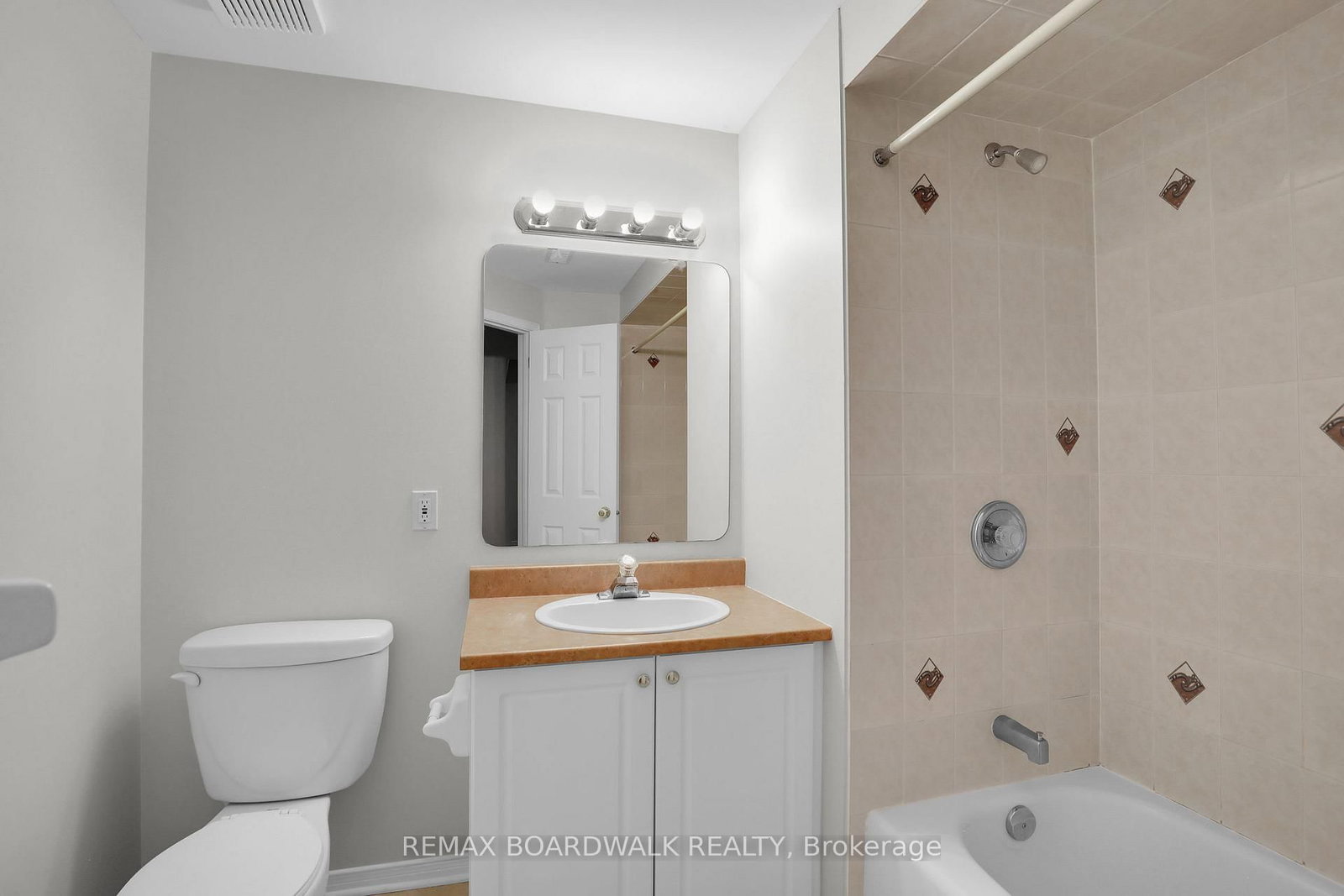 5 Maple Park Private • Ottawa, ON photo 32