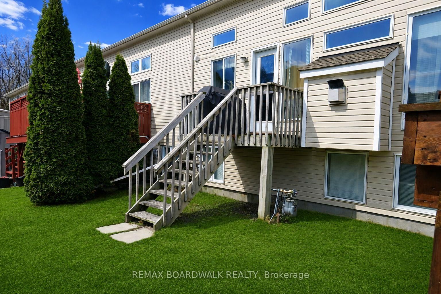 5 Maple Park Private • Ottawa, ON photo 34