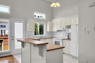 5 Maple Park Private • Ottawa, ON photo 4