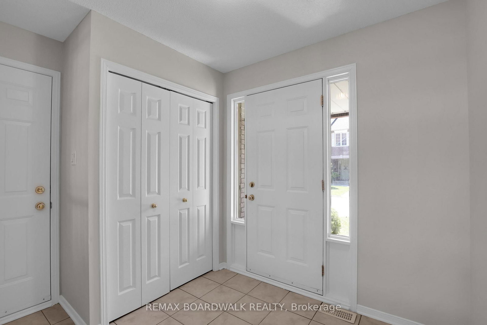 5 Maple Park Private • Ottawa, ON photo 6