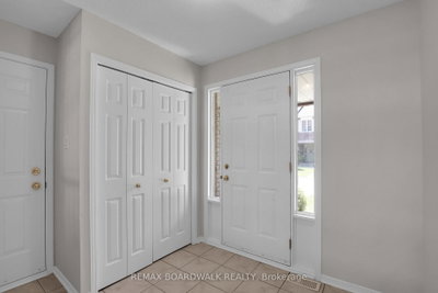 5 Maple Park Private • Ottawa, ON photo 6