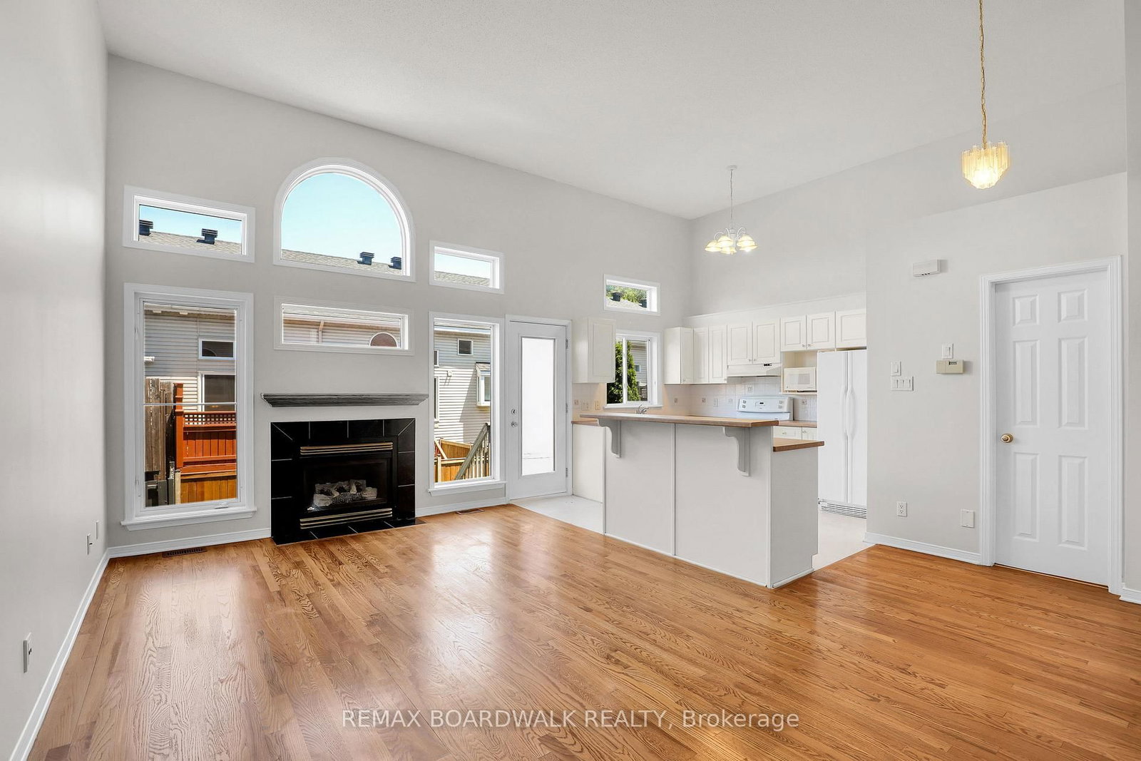 5 Maple Park Private • Ottawa, ON photo 8