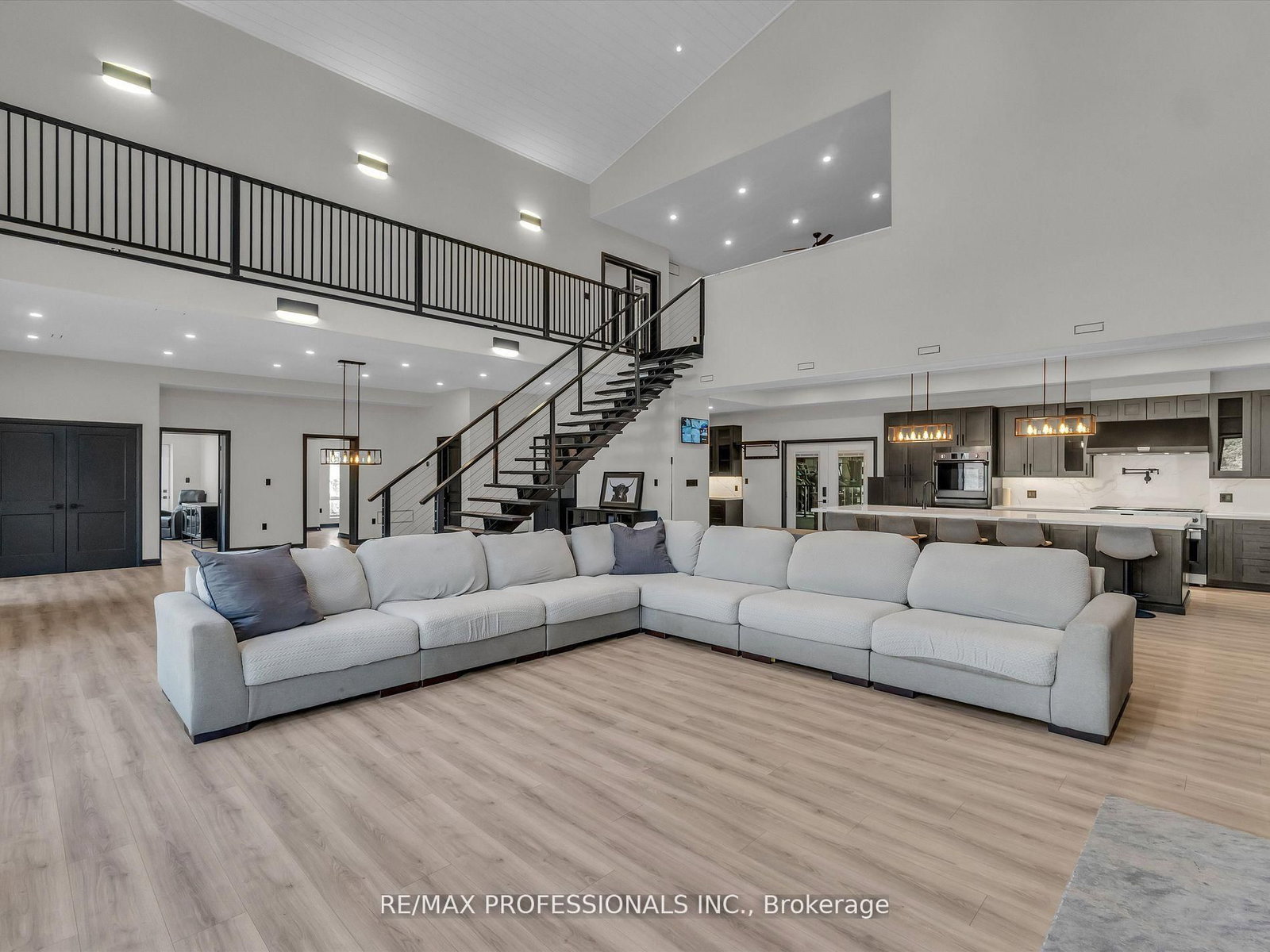 2320 Highway 117 • Lake of Bays, ON photo 18