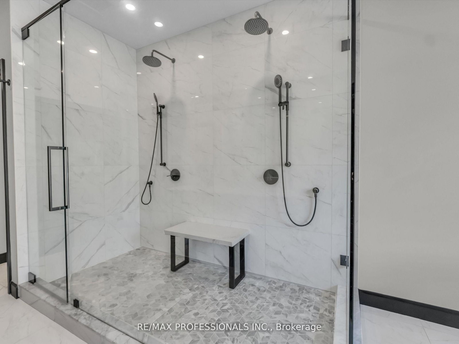 2320 Highway 117 • Lake of Bays, ON photo 32