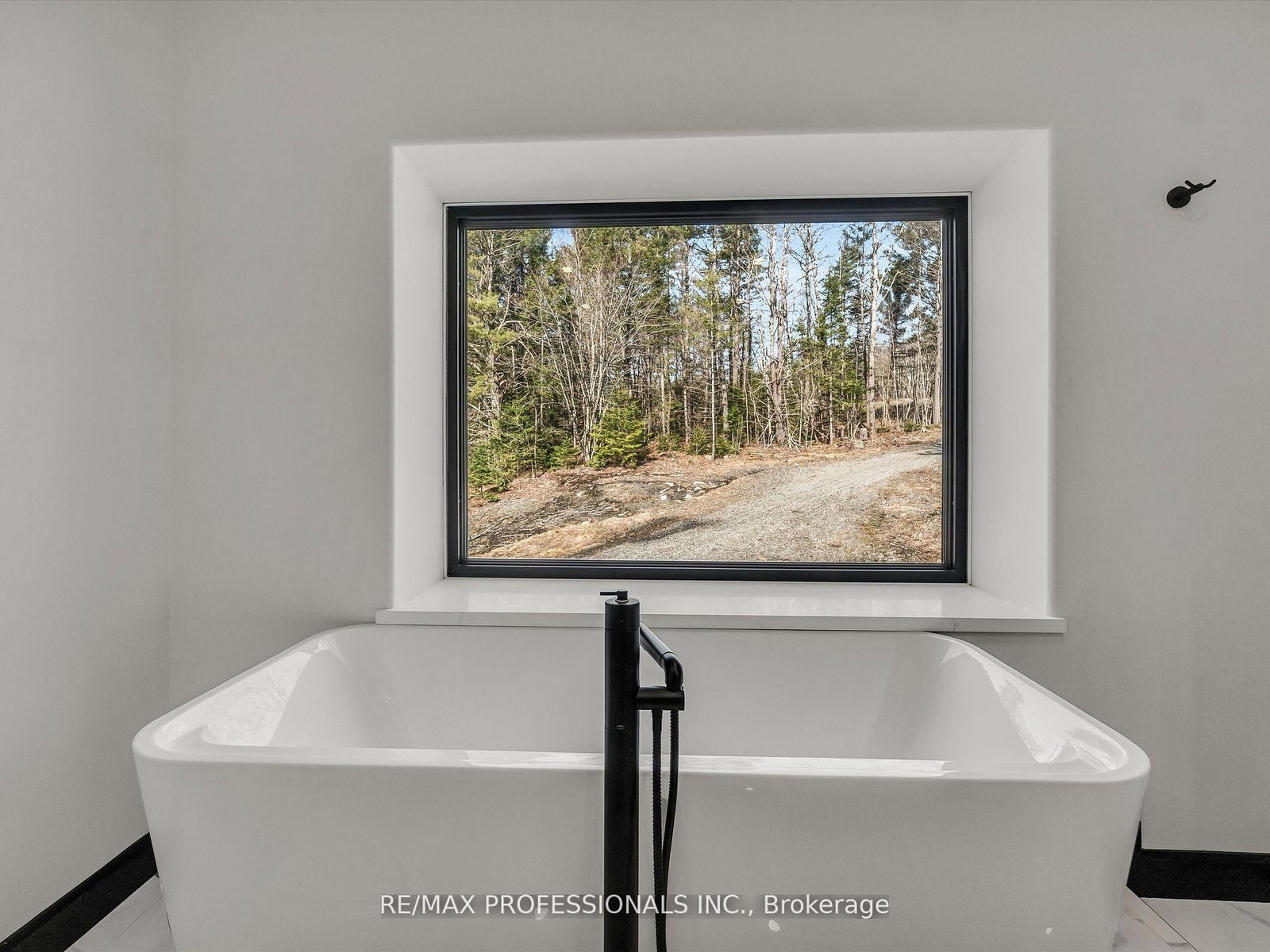 2320 Highway 117 • Lake of Bays, ON photo 33