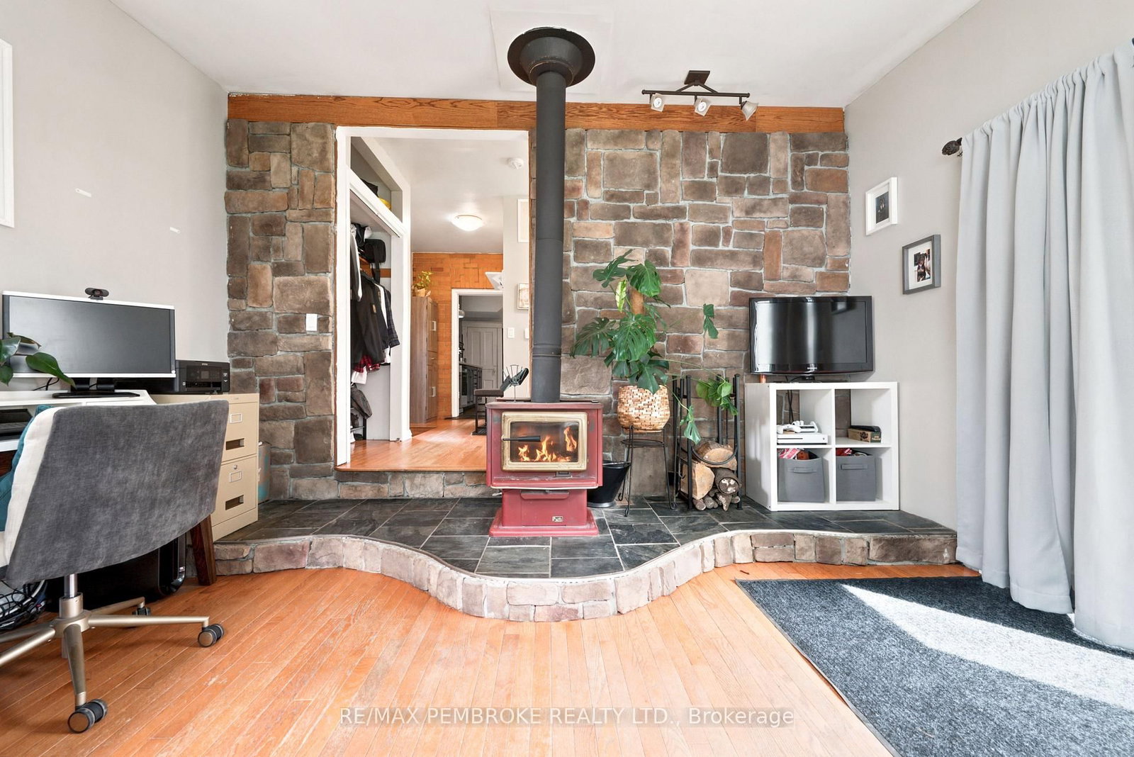 550 Mary Street • Pembroke, ON photo 13