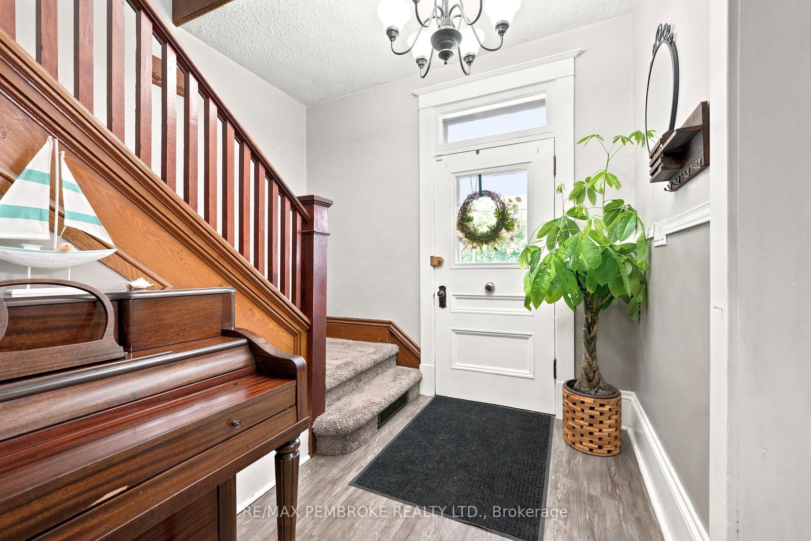 550 Mary Street • Pembroke, ON photo 3