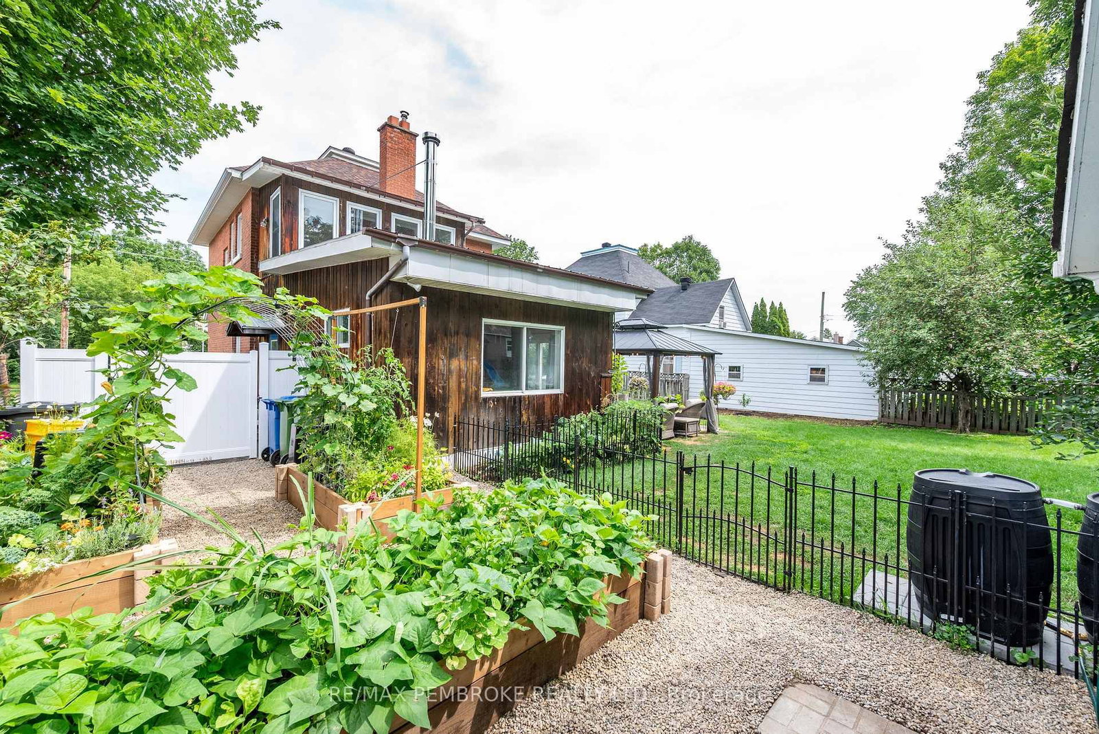 550 Mary Street • Pembroke, ON photo 34