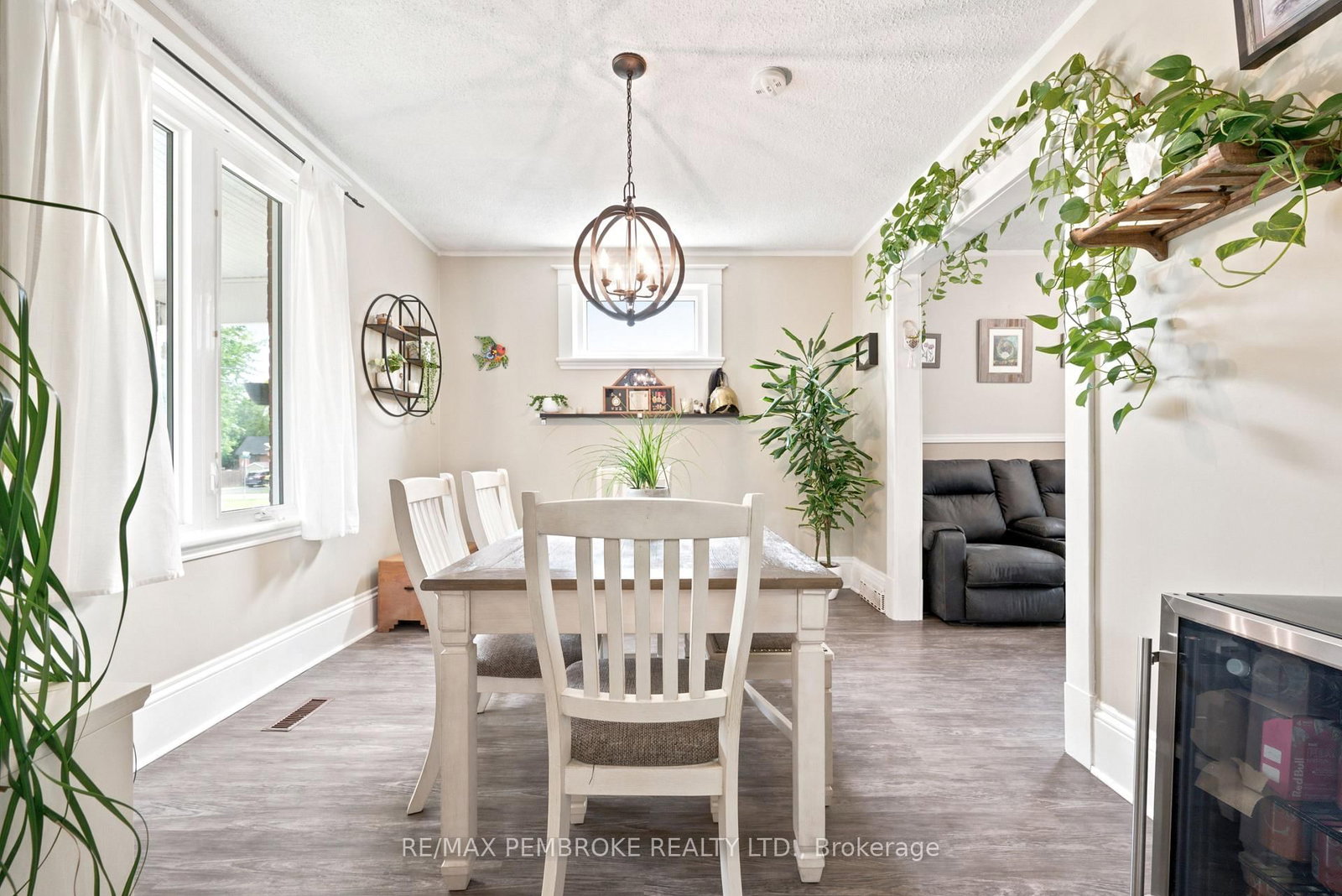 550 Mary Street • Pembroke, ON photo 4