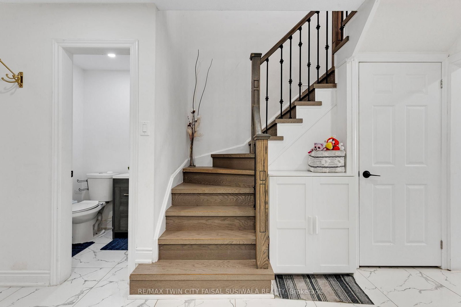 100 Anglerock Drive • Cambridge, ON photo 15