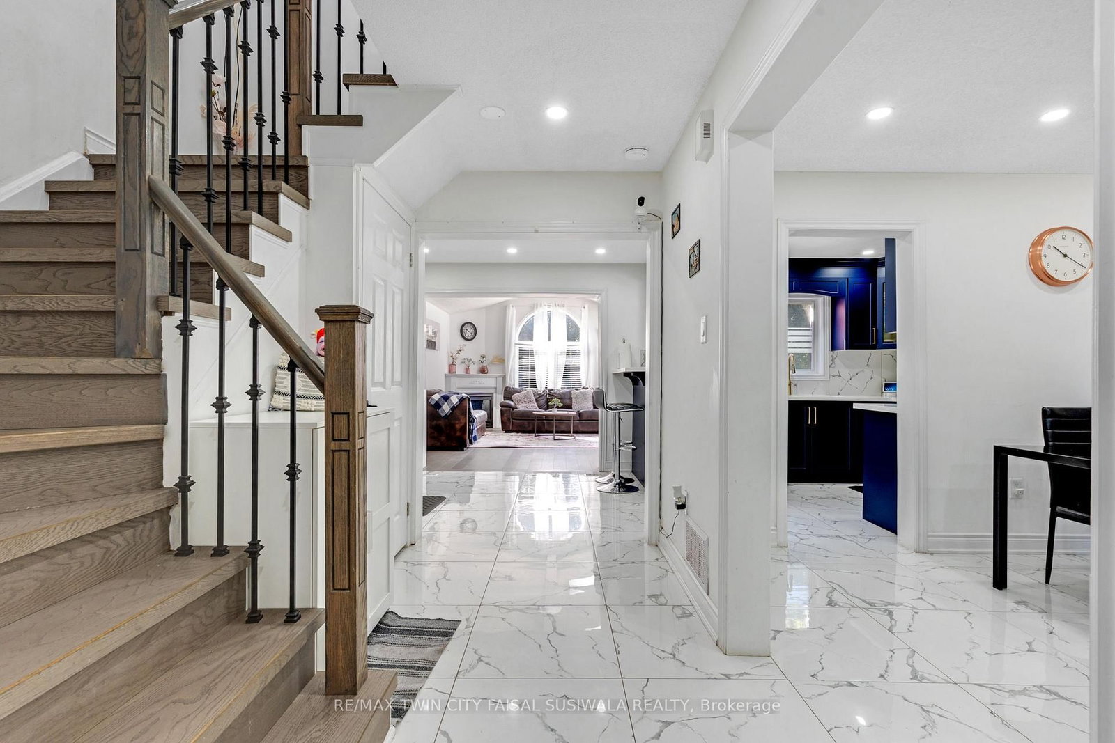 100 Anglerock Drive • Cambridge, ON photo 5