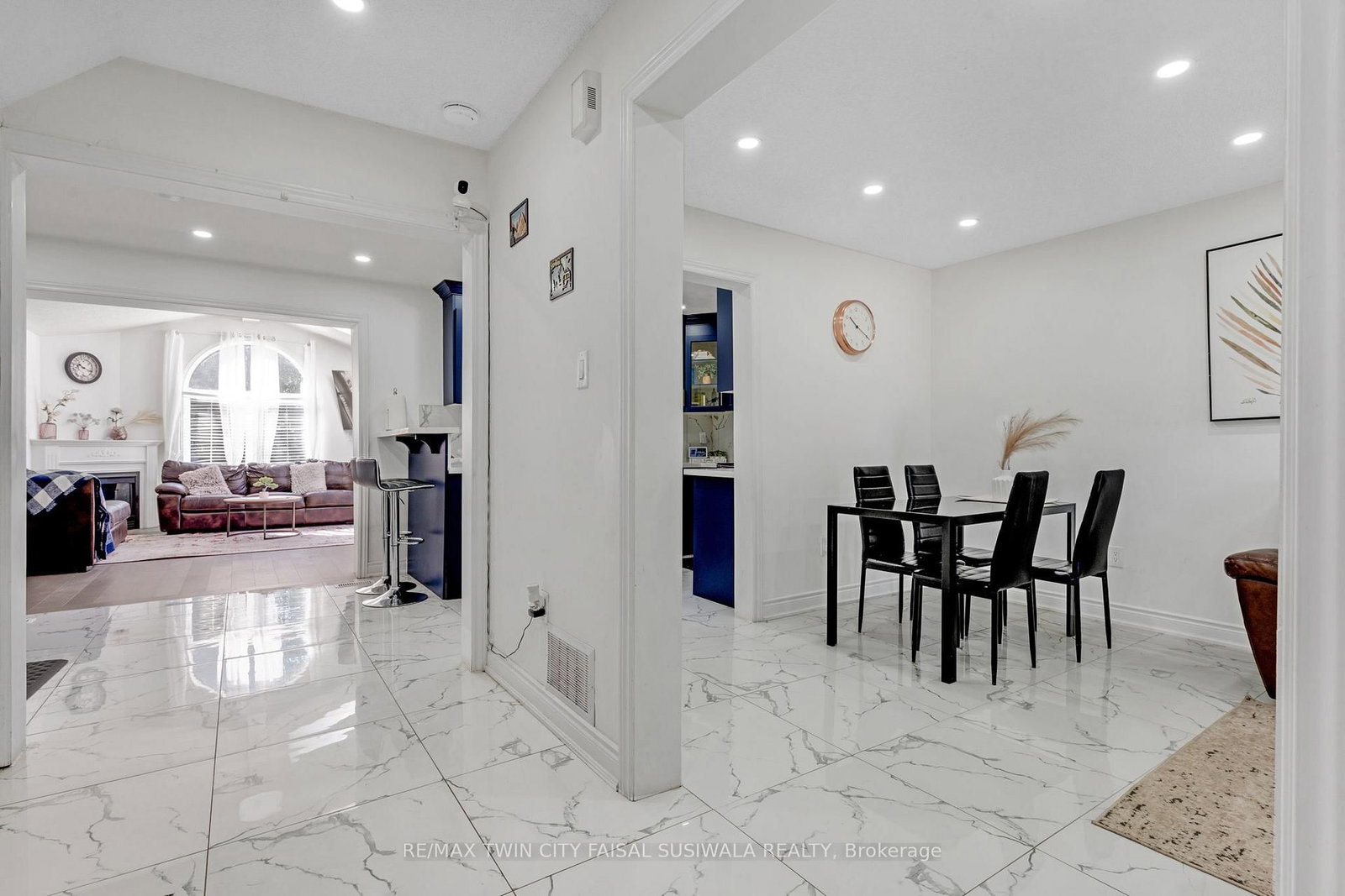 100 Anglerock Drive • Cambridge, ON photo 6
