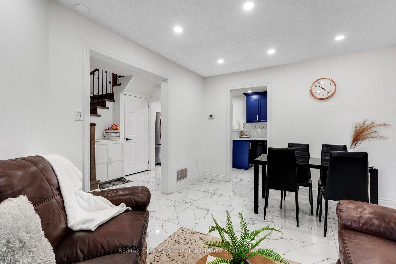 100 Anglerock Drive • Cambridge, ON photo 8