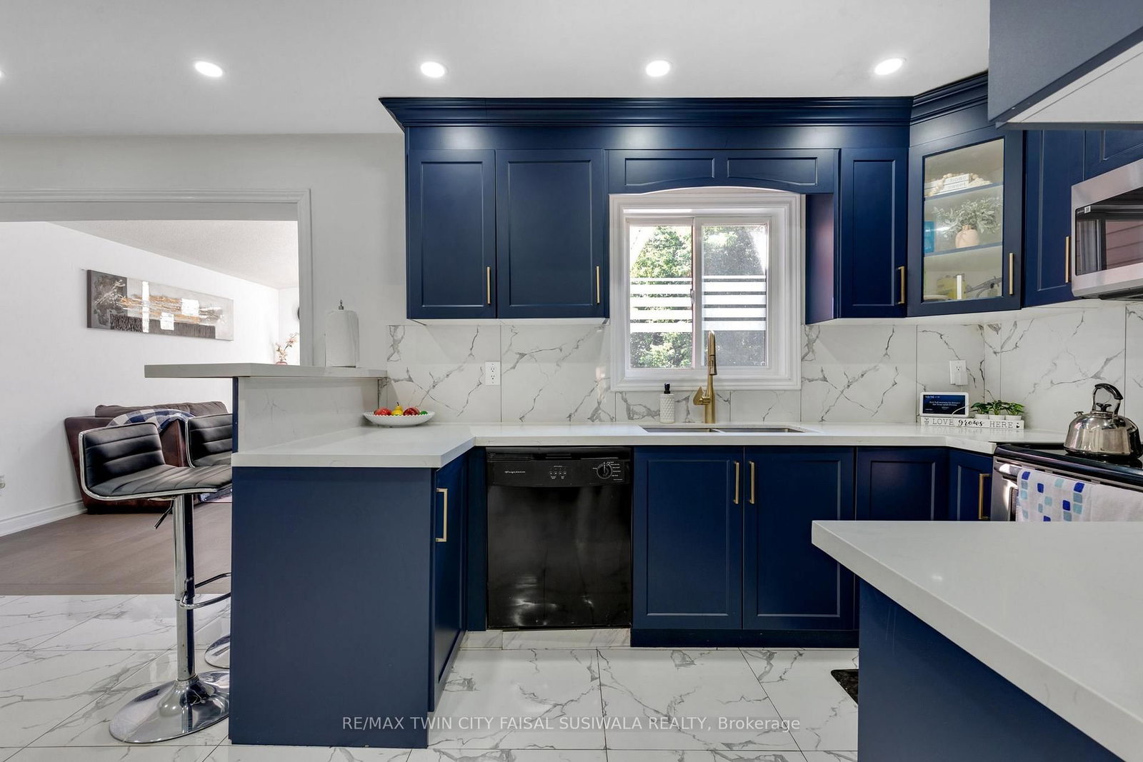 100 Anglerock Drive • Cambridge, ON photo 9