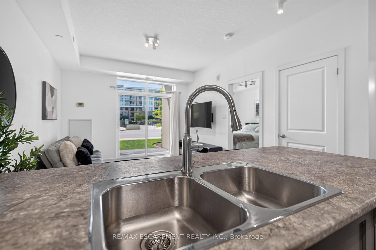 101 Shoreview Place • #123 • Hamilton, ON photo 10