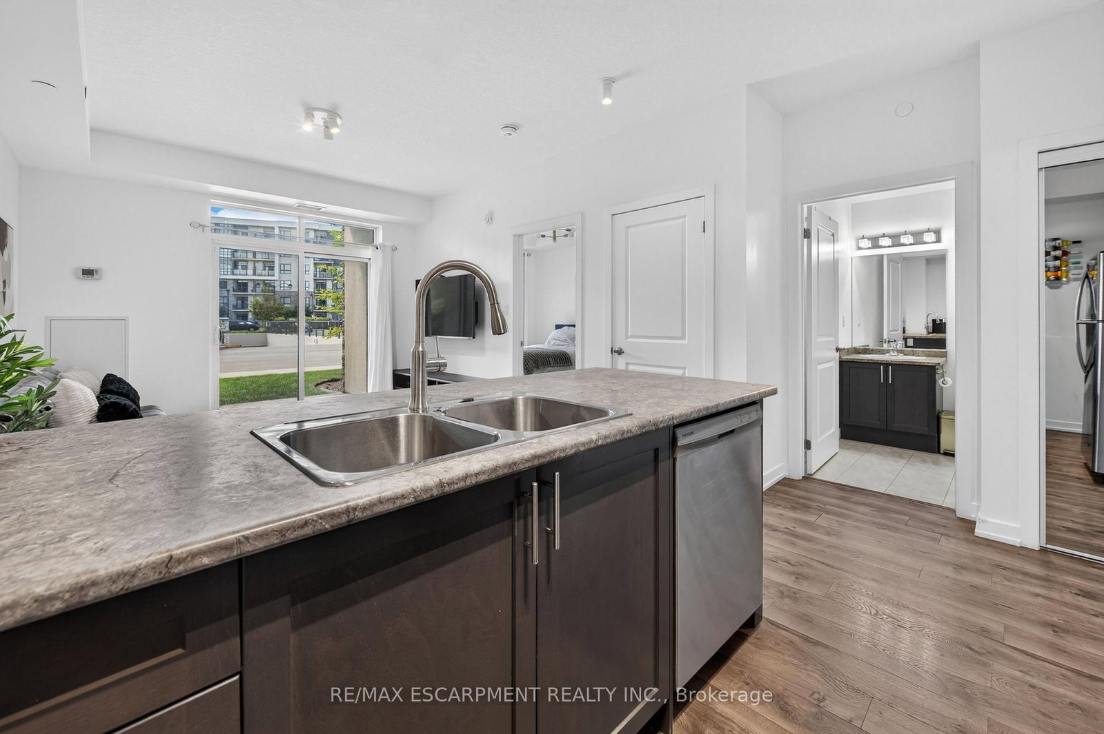 101 Shoreview Place • #123 • Hamilton, ON photo 12