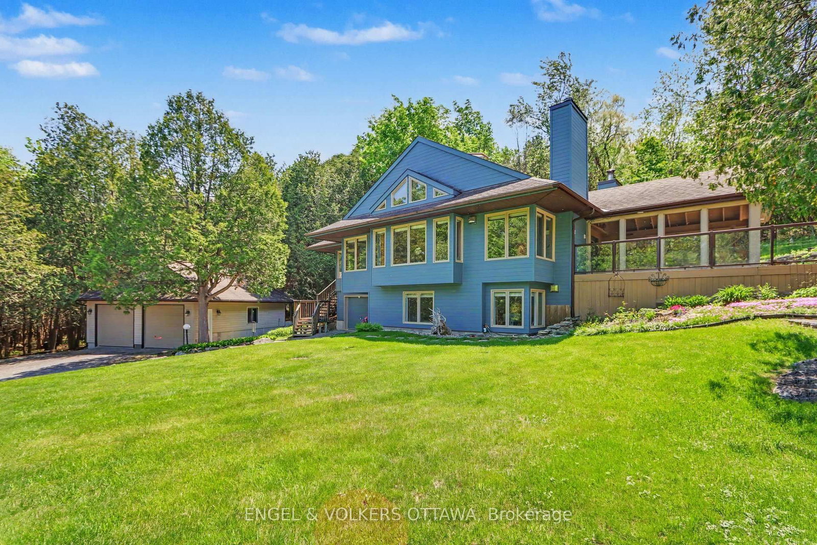 4637 Northwoods Drive • Ottawa, ON photo 2