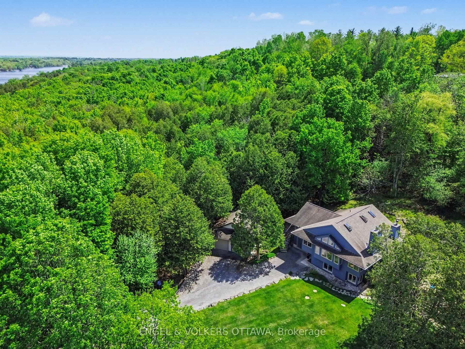 4637 Northwoods Drive • Ottawa, ON photo 4