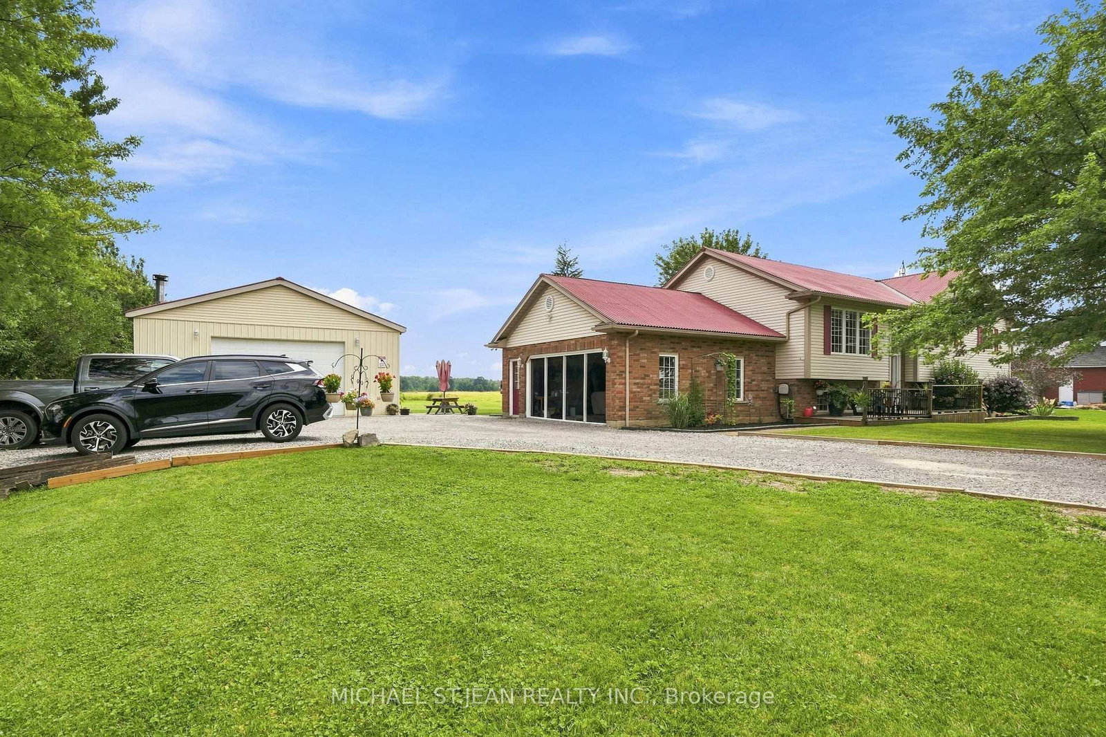 3557 Grimsby Road • Grimsby, ON photo 7