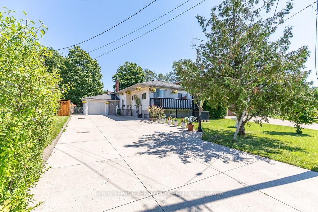 134 Homeside Avenue • Hamilton, ON photo 3