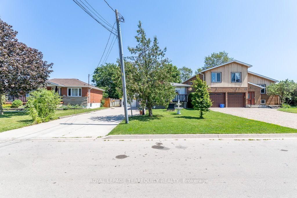 134 Homeside Avenue • Hamilton, ON photo 4