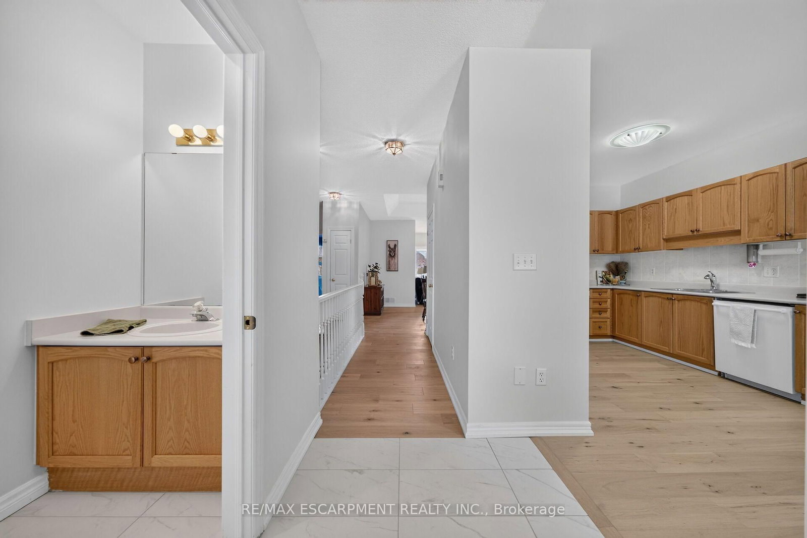 21 TWENTYPLACE Boulevard • Hamilton, ON photo 4