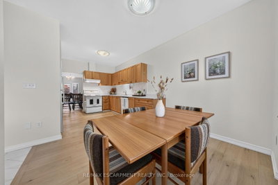 21 TWENTYPLACE Boulevard • Hamilton, ON photo 6