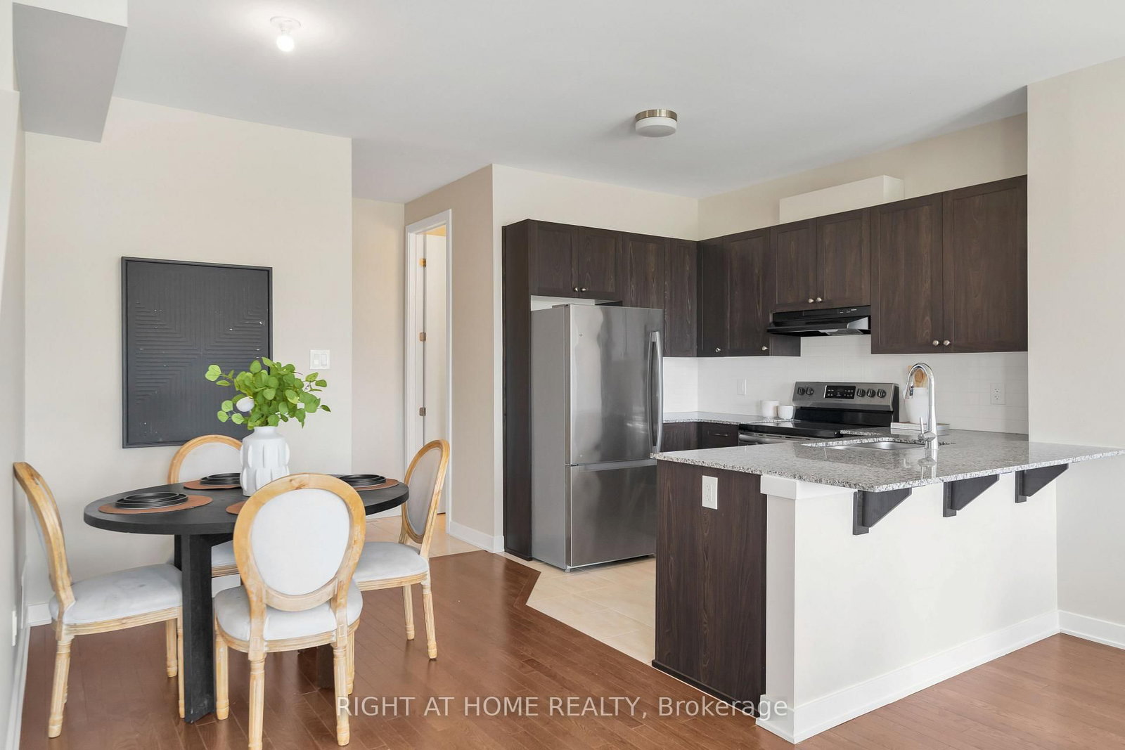 6319 Perth Street • Richmond, ON photo 12