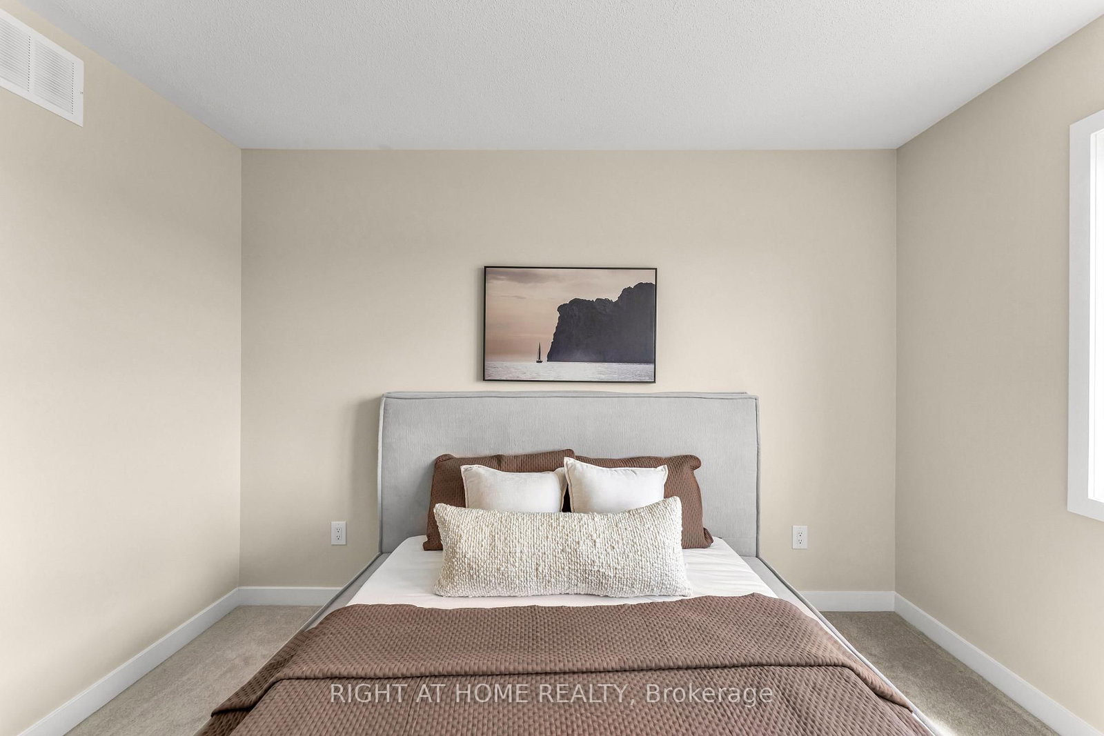 6319 Perth Street • Richmond, ON photo 33