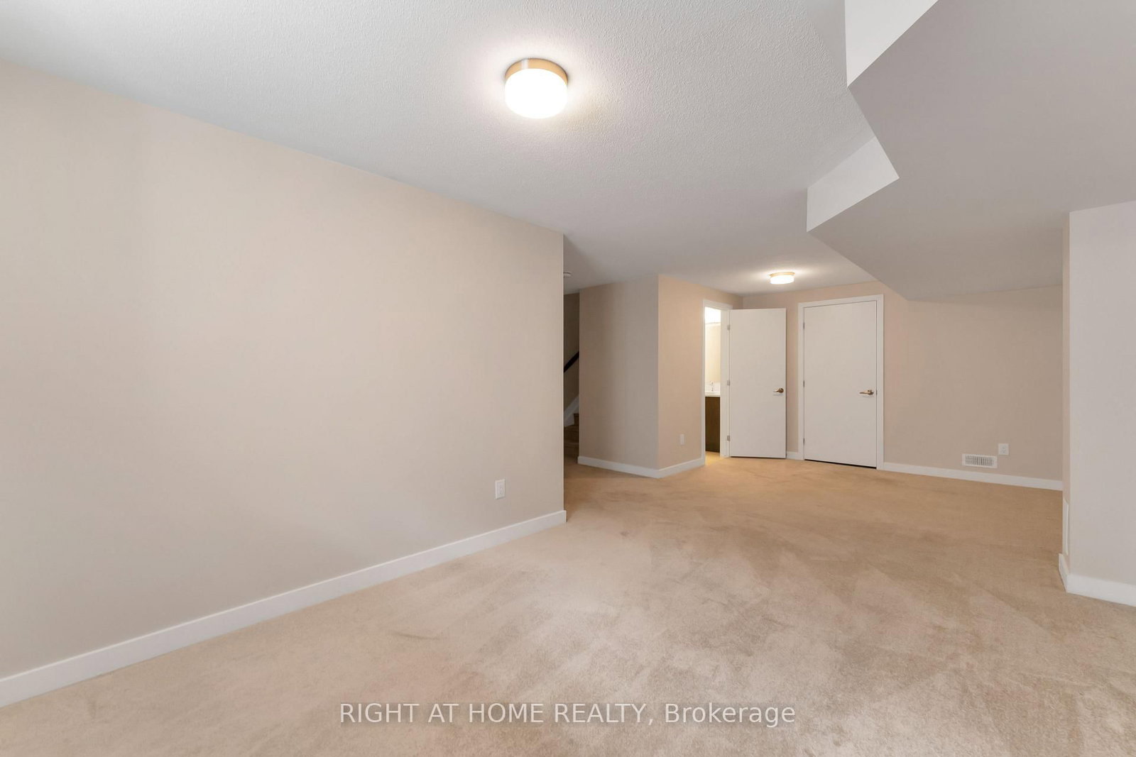 6319 Perth Street • Richmond, ON photo 37