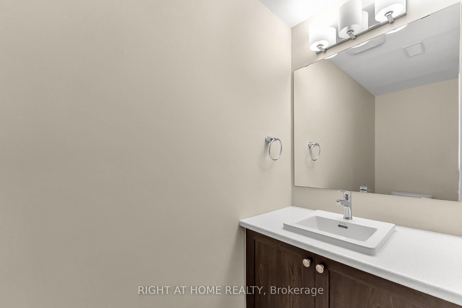 6319 Perth Street • Richmond, ON photo 5