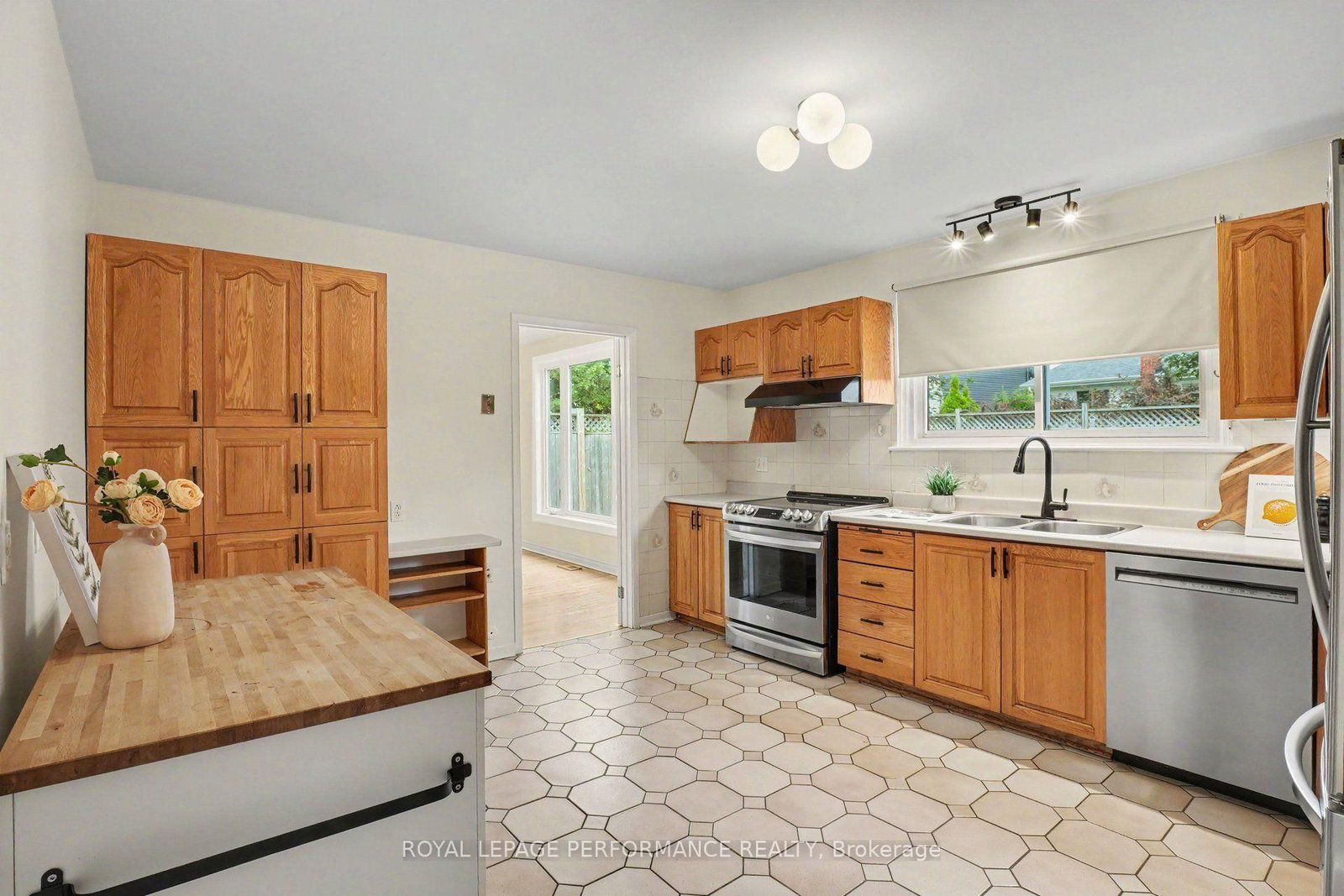13 Centrepark Drive • Ottawa, ON photo 10