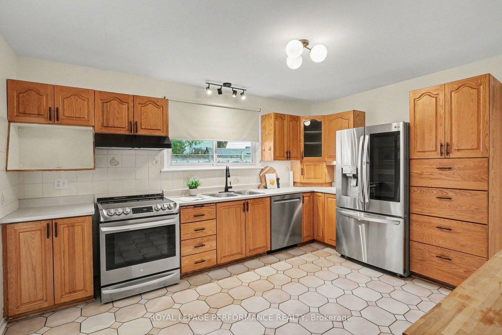 13 Centrepark Drive • Ottawa, ON photo 12